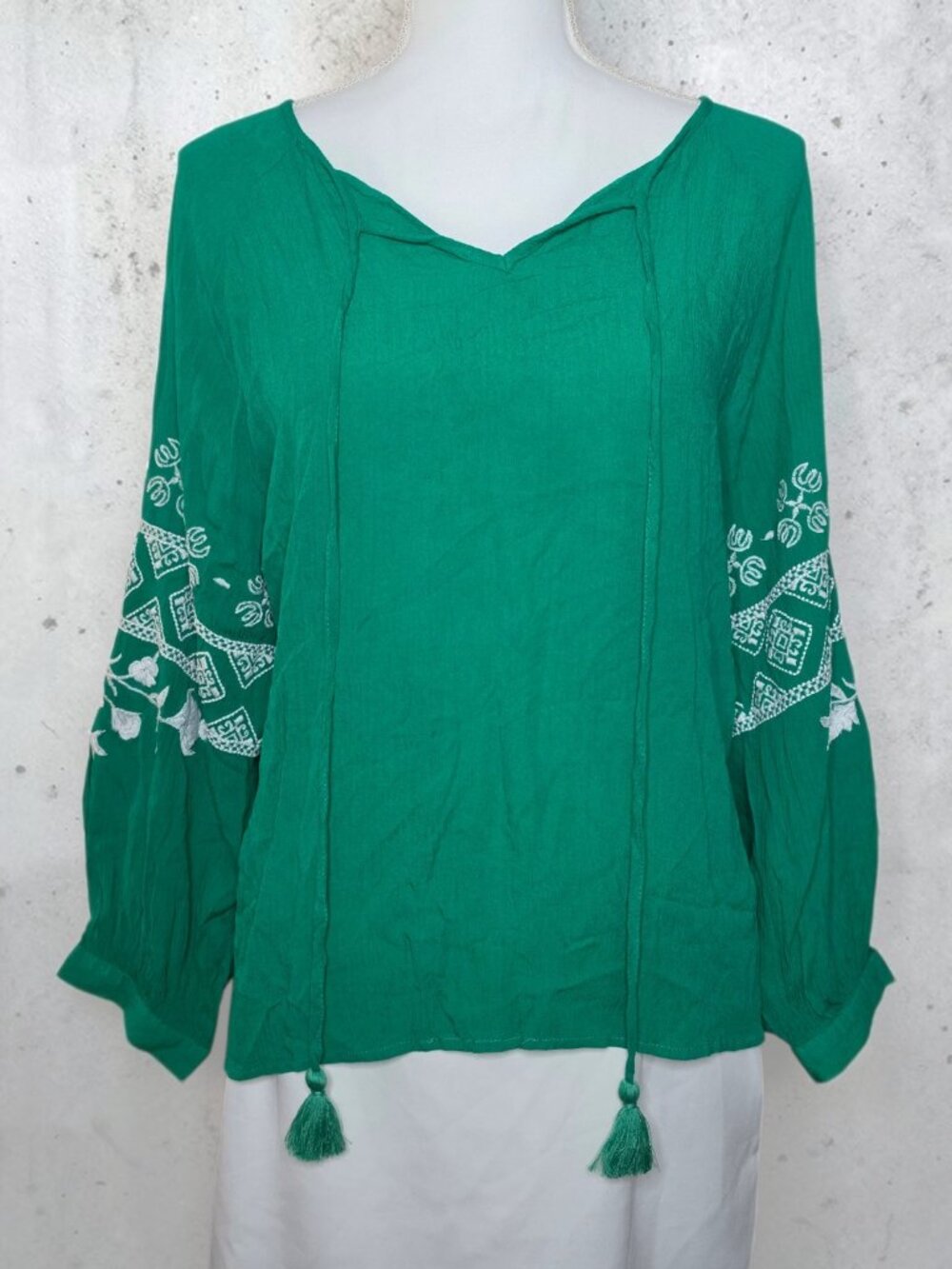 NEW L Harper Heritage Green Boho Embroidered Tassel Top Peasant Blouse Floral